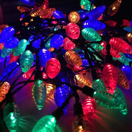 Karácsonyi napelemes toboz fényfüzér, 50 db színes LED-el, 5 méter